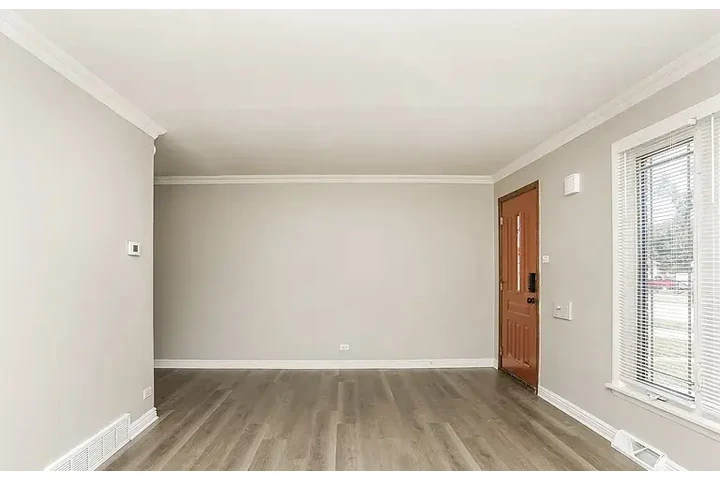 $1570 : AVAILABLE NOW IN CHICAGO IL image 7