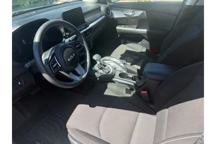 $15715 : Kia Forte 2022 FE 4dr Sedan image 4