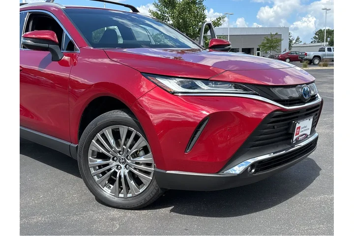 $42589 : Gold Certified2024 Venza XLE image 7