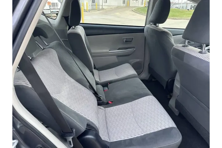 $10900 : 2015 Prius v Four image 3