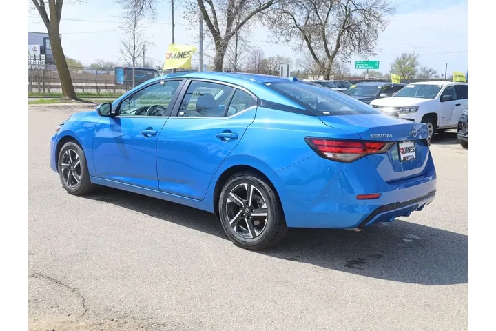 $21277 : Nissan Sentra 2025 SV 4dr Se image 7