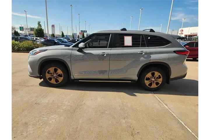 $39860 : Toyota Highlander Hybrid 202 image 4