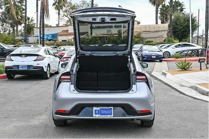 $33000 : Toyota Prius Prime 2024 XSE image 9