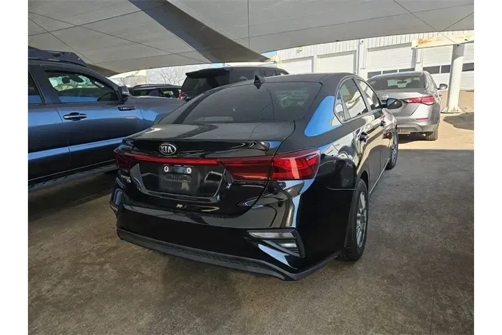 $9987 : Kia Forte 2020 FE 4dr Sedan image 3