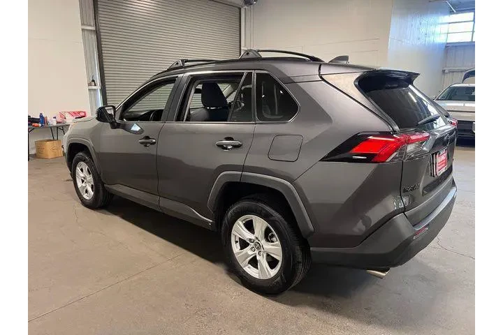 $26932 : Toyota RAV4 2020 XLE 4dr SUV image 5