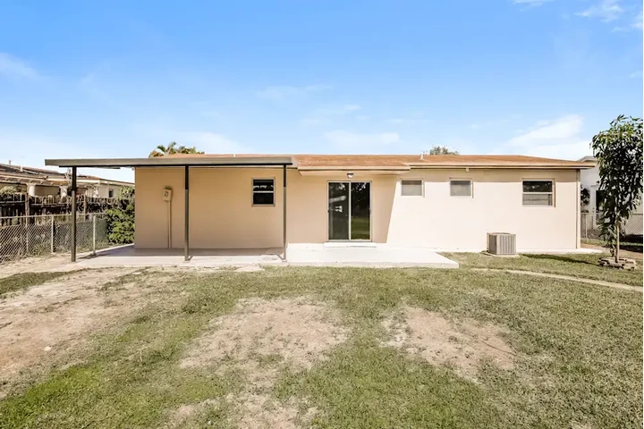 $2500 : 3 beds and 2 bath house image 4