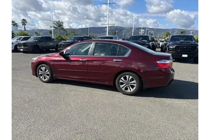 $13387 : Honda Accord 2013 LX 4dr Sed image 6