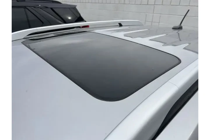 $17997 : Hyundai VENUE 2023 SEL 4dr C image 10