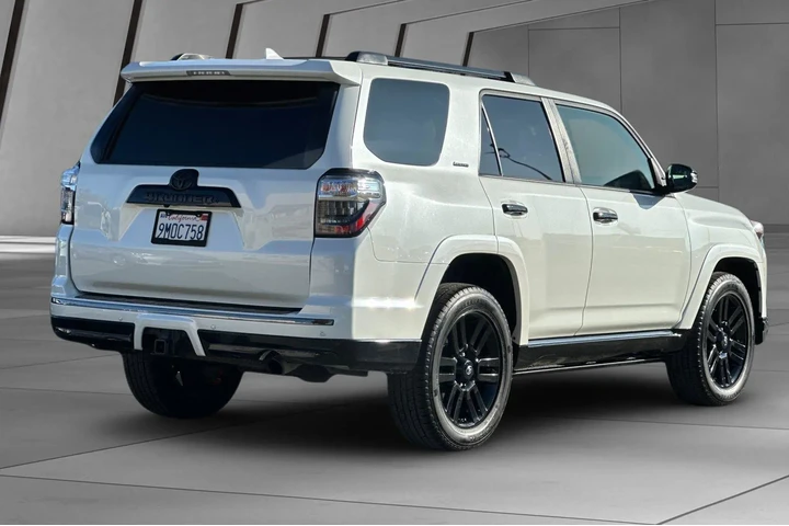 $39900 : Toyota 4Runner 2021 AWD Nigh image 4