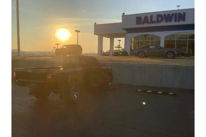 $17950 : Toyota Pickup 1989 2dr Delux image 7