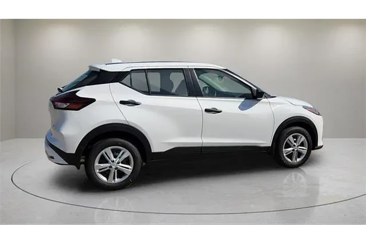 $18318 : Nissan Kicks Play 2025 S 4dr image 8