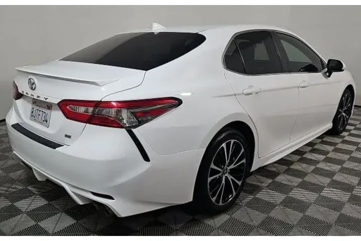 $19800 : Toyota Camry 2019 SE 4dr Sed image 2
