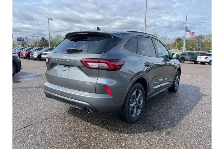 $22694 : Ford Escape 2024 AWD ST-Line image 4