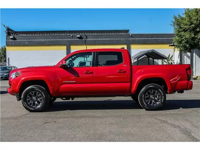 2021 Toyota Tacoma image 2