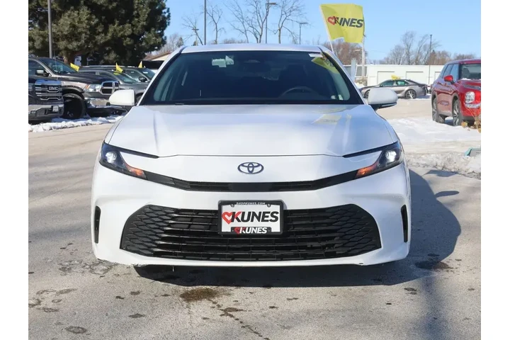 $23977 : Toyota Camry 2025 SE 4dr Sed image 3