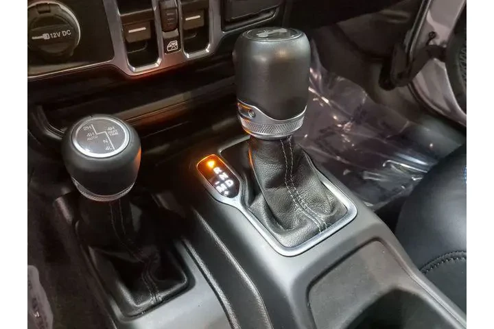 $39000 : Jeep Wrangler 2024 4x4 High image 9