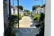 $1050 : One bedroom room decent apartm thumbnail