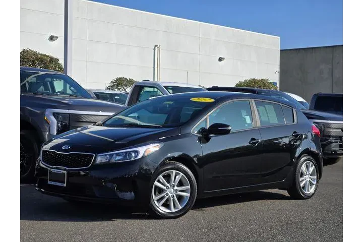 $8900 : Kia Forte5 2017 LX 4dr Hatch image 2