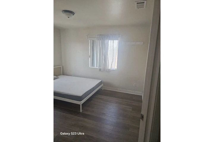 $1000 : cuarto disponible para la rent image 2