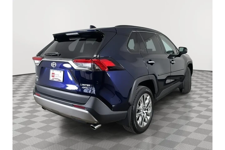 $42191 : Gold Certified 2025 RAV4 Limi image 8