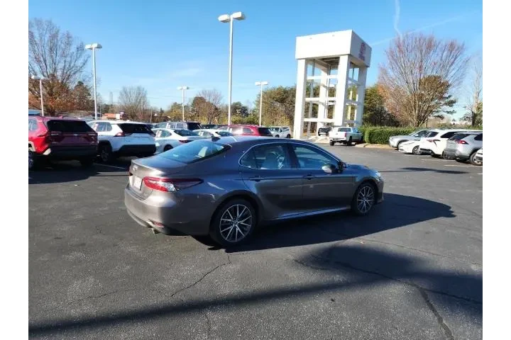 $27988 : Toyota Camry 2023 XLE 4dr Se image 7