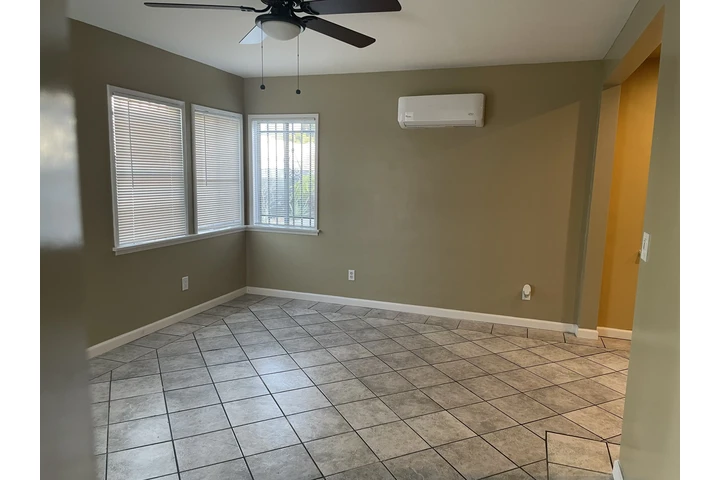 $2600 : Apart. /Casa Style Bell Garden image 1