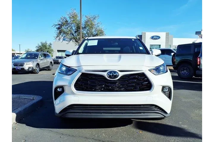 $36320 : Toyota Highlander 2024 LE 4d image 2