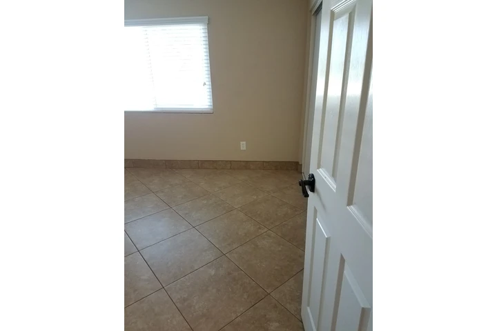 $1700 : 894 W G st. Colton Ca image 4
