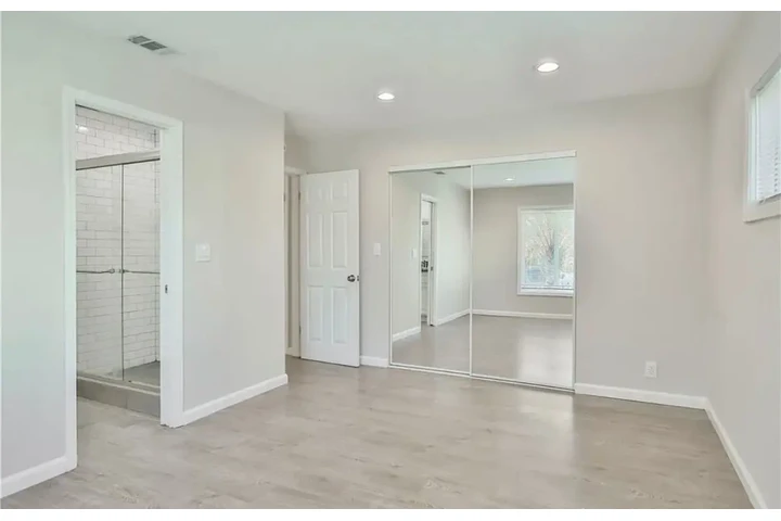 $2950 : Home of convenience!!! image 6