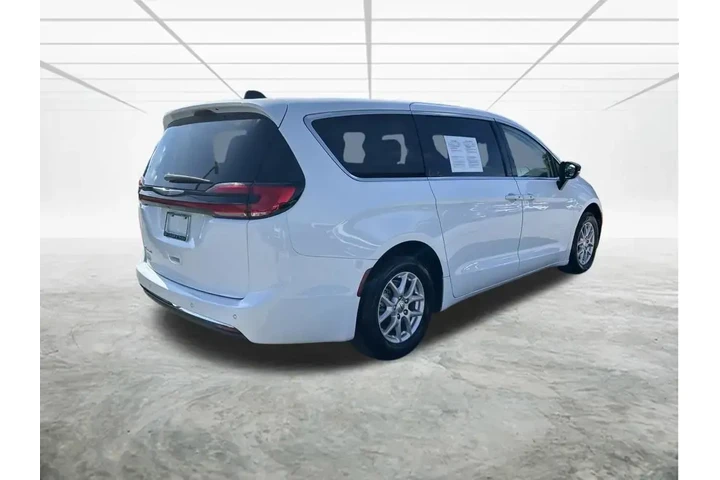 $21778 : Chrysler Pacifica 2024 Touri image 4