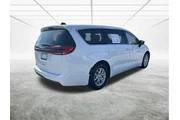 $21778 : Chrysler Pacifica 2024 Touri thumbnail