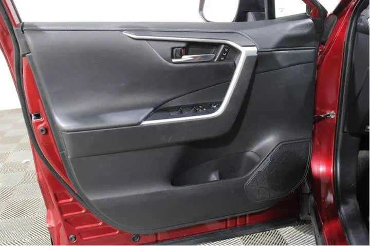 $27998 : Toyota RAV4 Hybrid 2021 AWD image 6