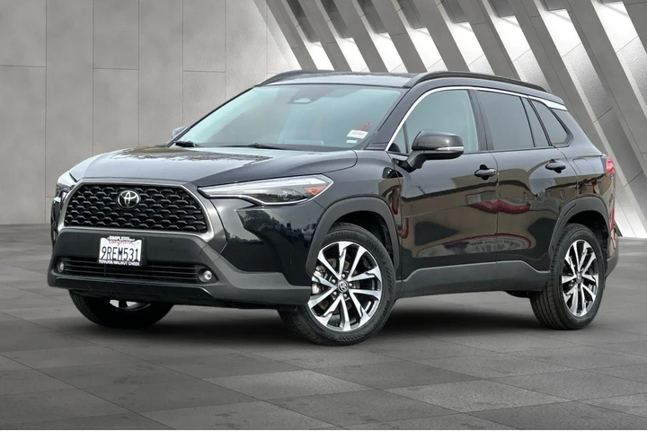 $27900 : Toyota Corolla Cross 2025 XL image 2