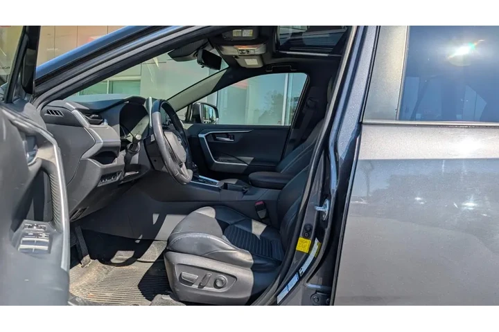 $30899 : Gold Certified2019 RAV4 Hybri image 7