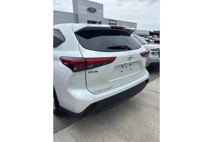$34840 : Toyota Highlander 2023 LE 4d image 7