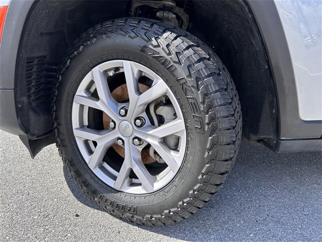 $36995 : Pre-Owned 2022 Grand Cherokee image 9