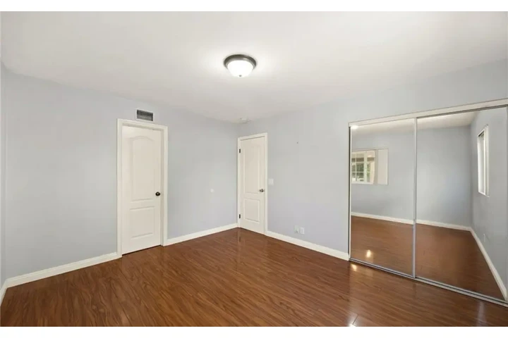 $2000 : 2 Bedroom House in Los Angeles image 8