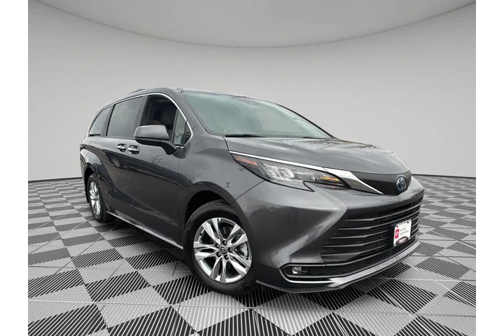 $47778 : 2025 Sienna XLE 7-Passenger image 1