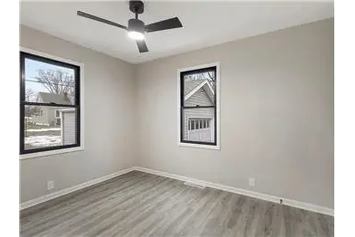 $1100 : Rental property with 2 bedro image 9