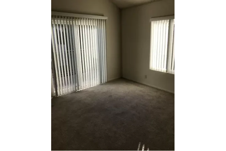 $1100 : Vivienda cómoda en Burbank CA image 3
