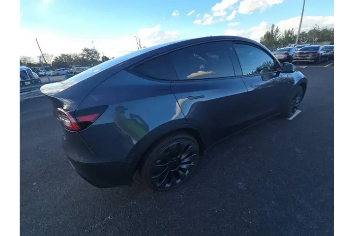 $26490 : Tesla Model Y 2021 AWD Long image 2