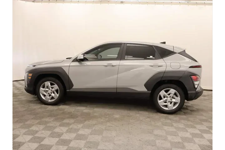 $17109 : Hyundai KONA 2024 SE 4dr Cro image 2