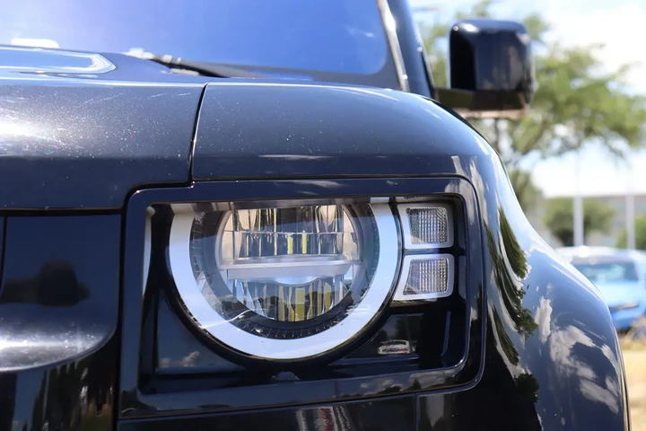 $38998 : 2023 Defender S image 7