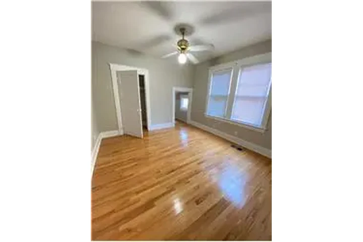 $2000 : Rental property with 2 bedro image 9