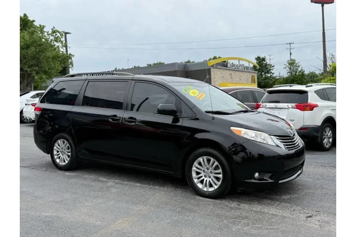 $13895 : 2011 Sienna XLE 8-Passenger image 6