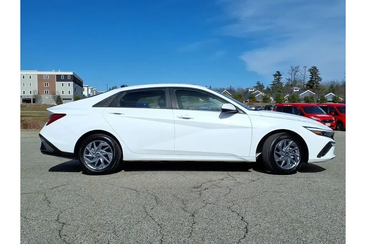 $24834 : Hyundai ELANTRA Hybrid 2025 image 2