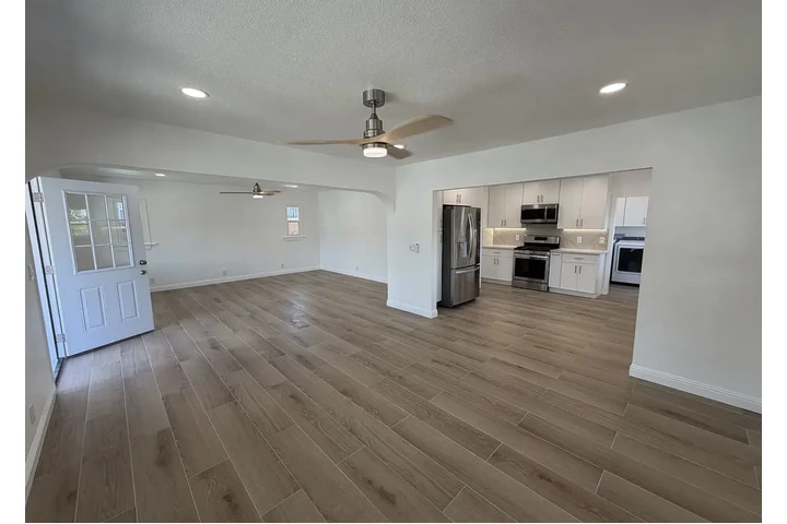 $1050 : remodeled Charming home image 3