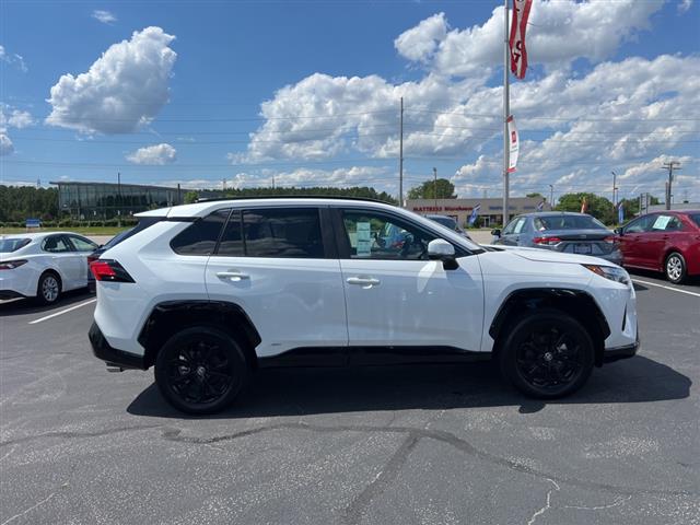 $37258 : PRE-OWNED 2024 TOYOTA RAV4 HY image 8