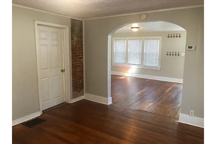 $800 : 2 Bed 2 Bath Apartment For Ren image 1