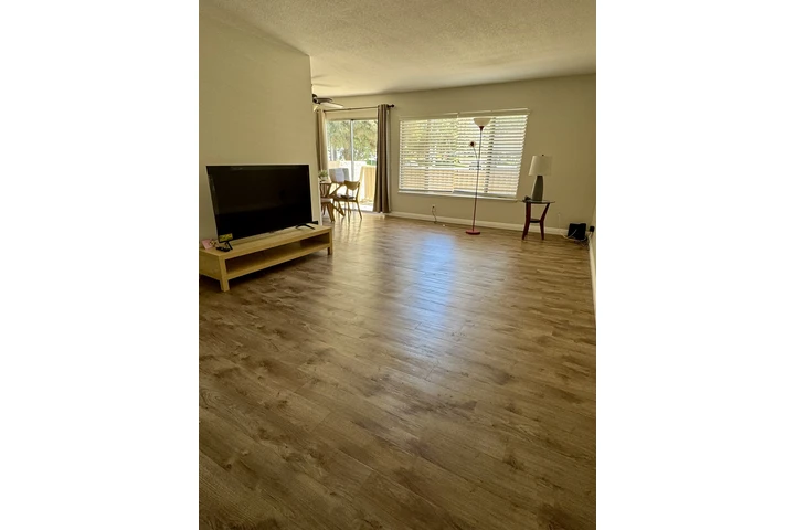 $2000 : 1 rec/ 1 baño Condo Para Renta image 2